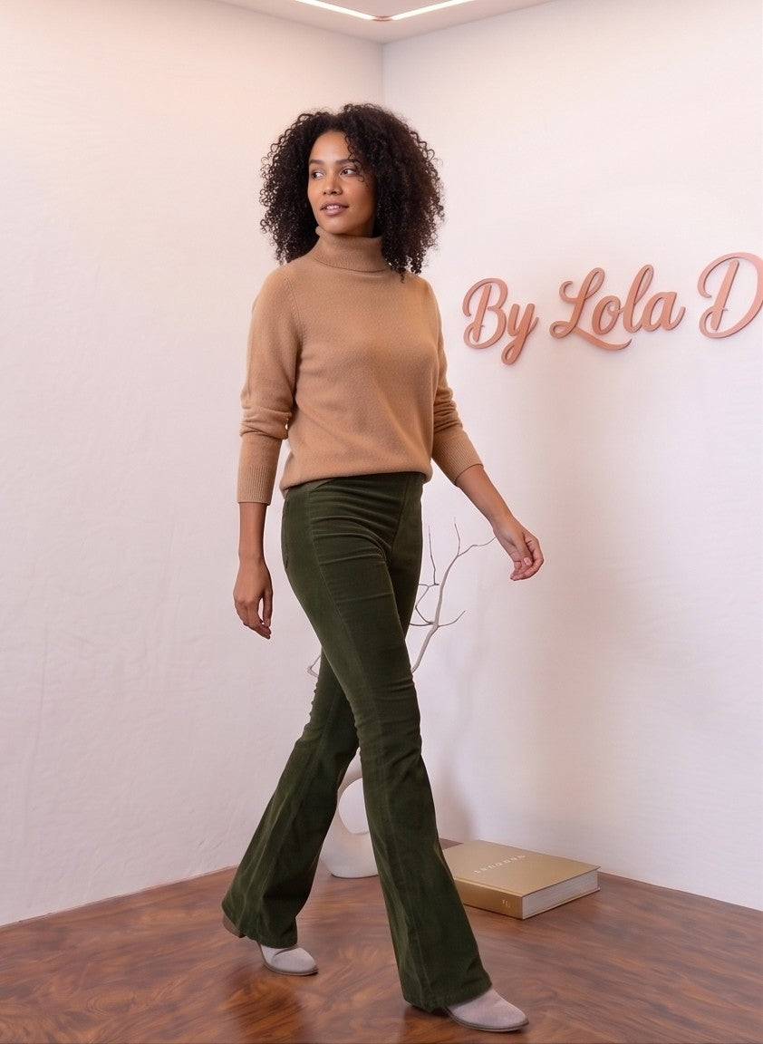 Pantalón de pana acanalada para mujer de corte campana o flare, con tiro alto sin cremallera frontal y bolsillos traseros, disponible en 8 colores: rosa empolvado, camel, teja/óxido, gris ceniza, verde oliva, azul marino, negro y verde bosque
