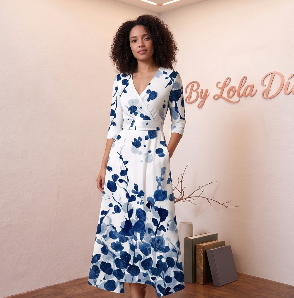 vestido largo con cuello en V en tres estampados florales diferentes: beige con flores azules, blanco con azul y rojo con azul.