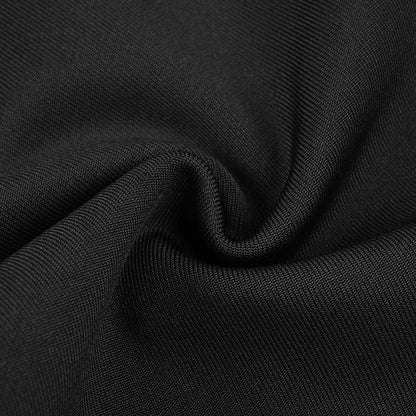 Detalle del dobladillo, costuras y acabado de Vestido corto de fiesta sin mangas con cuello halter cruzado decorado en pedrería brillante, copas estructuradas, botones frontales joya y falda con vuelo con cremallera trasera, disponible en color negro y rosa fucsia.