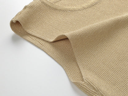 Detalle del dobladillo, costuras y acabado de Vestido midi ajustado sin mangas para mujer confeccionado en punto acanalado fino de seda de hielo, con cuello redondo y corte asimétrico en el bajo decorado con flecos largos.