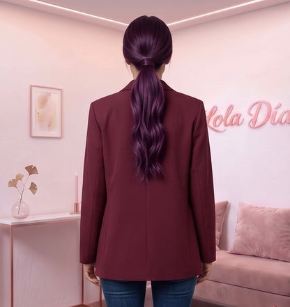 Blazer cruzada de mujer corte holgado en color rojo vino burdeos con solapa clásica doble botonadura bolsillos con solapa y forro interior
