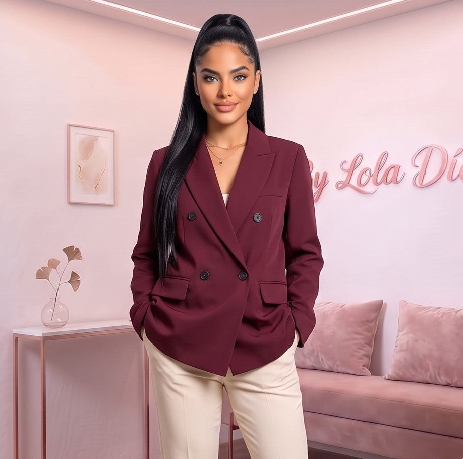 Blazer cruzada de mujer corte holgado en color rojo vino burdeos con solapa clásica doble botonadura bolsillos con solapa y forro interior