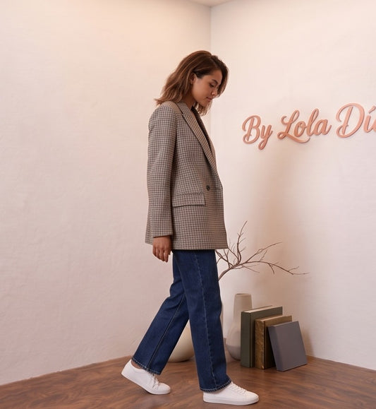 Blazer oversize cruzado para mujer con cuello solapa, bolsillos con solapa y botones delanteros, disponible en verde oliva, marrón chocolate, azul marino y negro.