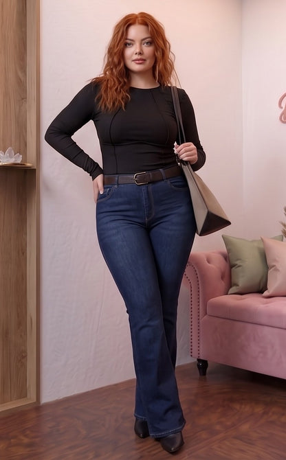 Camiseta ajustada de manga larga en tejido canalé fino con detalles de costuras vistas tipo corsé, disponible en blanco, negro, azul marino, verde oliva y rosa fucsia.