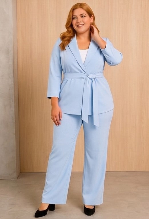Conjunto Dos Piezas Tallas Grandes Mujer: Blazer con Cinturón y Pantalón Celeste - Valeria