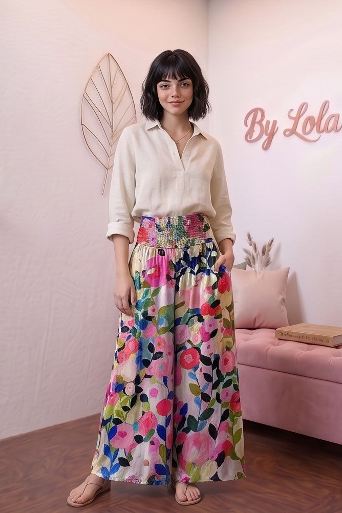 falda pantalón fluida de corte ancho con cintura elástica en nido de abeja y lazo lateral, disponible en azul denim, estampado floral y gris marengo