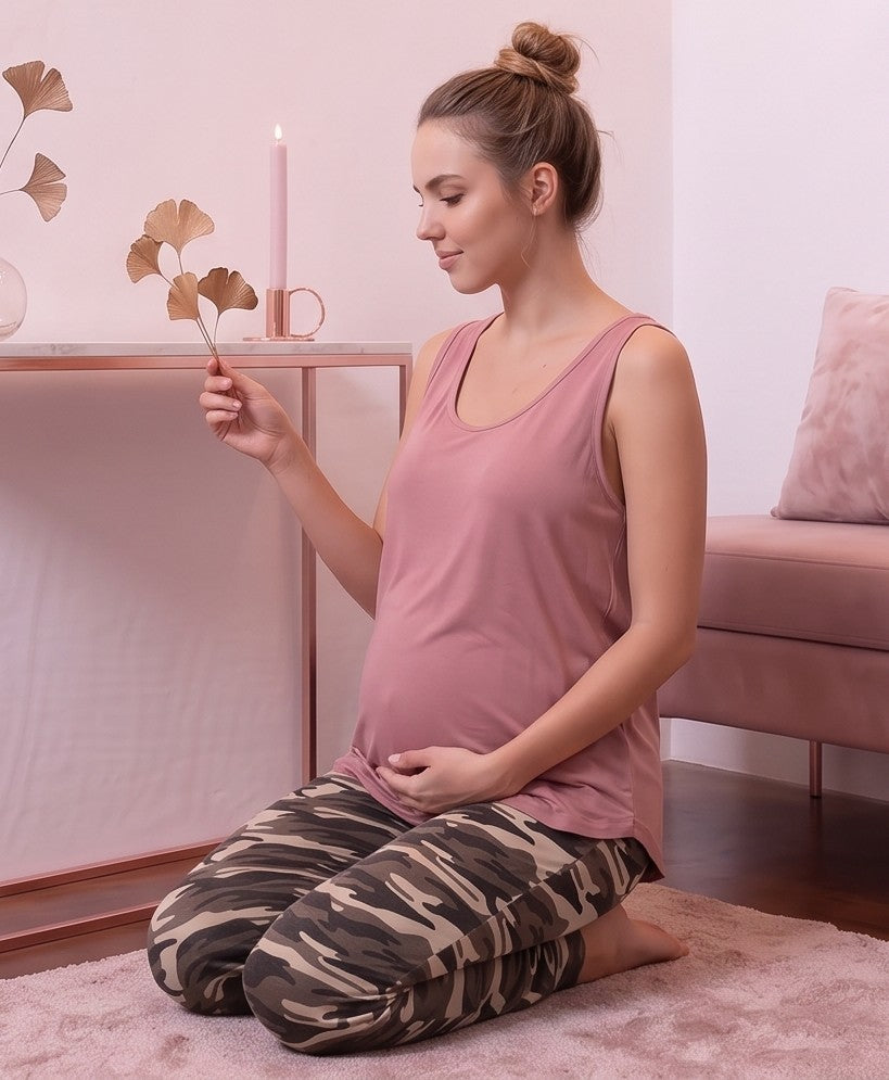 Leggins premamá tipo jogger estampados en camuflaje verde, camuflaje gris y leopardo blanco y negro, con panel elástico de soporte para barriga, bolsillos laterales y tejido ultrasuave milk silk.
