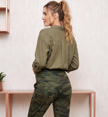 Leggins premamá tipo jogger estampados en camuflaje verde, camuflaje gris y leopardo blanco y negro, con panel elástico de soporte para barriga, bolsillos laterales y tejido ultrasuave milk silk.