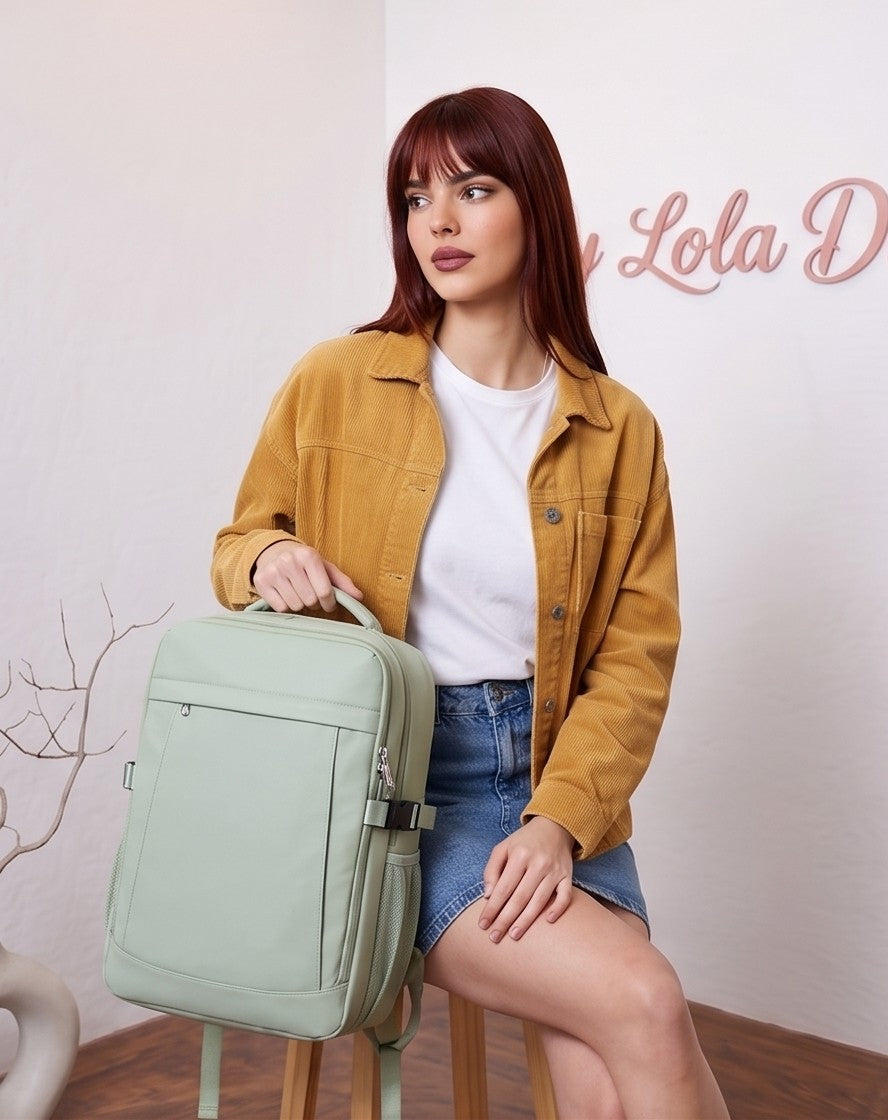 Mochila urbana y de viaje ergonómica e impermeable con compartimento para portátil, bolsillo frontal, correas acolchadas ajustables y bolsillos de malla lateral. Disponible en 5 capacidades (18L, 20L, 24L, 30L y 44L) y en 6 colores modernos: azul pastel, verde menta, verde salvia, lila lavanda, gris grafito y negro clásico