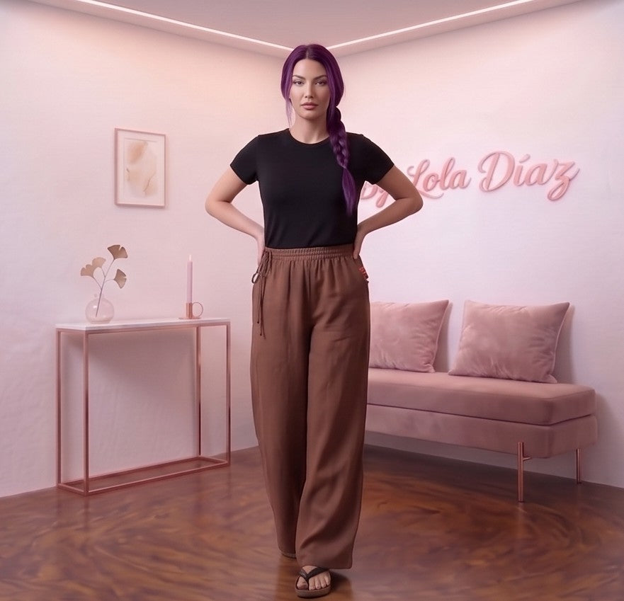 Pantalón ancho para mujer en mezcla de algodón y lino, diseño recto y fluido de tiro alto con cintura elástica fruncida, bolsillos funcionales y detalle de cordón ajustable anudado en el lateral de la cintura, disponible en una variedad de colores lisos.