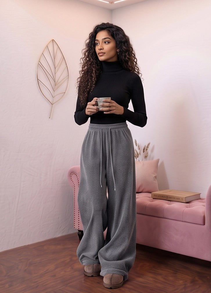 Pantalones de chándal cómodos y elegantes en terciopelo negro, gris y blanco. Pierna ancha y cordón ajustable para un ajuste perfecto