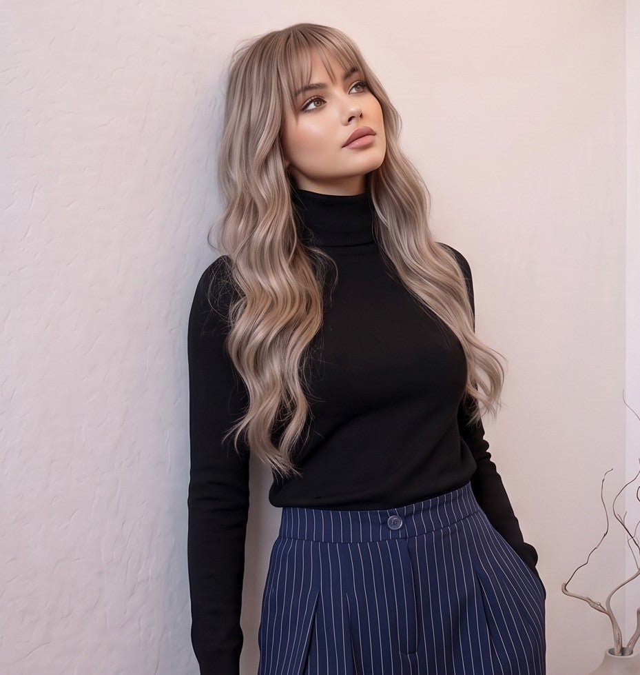 Pantalón palazzo sastre para mujer en color azul marino con raya diplomática blanca, corte de pierna ancha y fluida, cintura de tiro alto con detalle de pinzas frontales