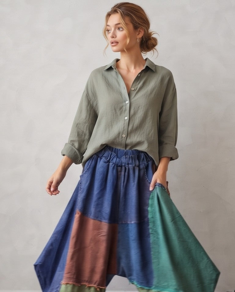 Pantalón bombacho holgado para mujer de estilo europeo con diseño de bloques de color estilo vaquero, mezcla de tonos azules, marrones y verdes, bolsillos amplios y corte relajado de pierna ancha.