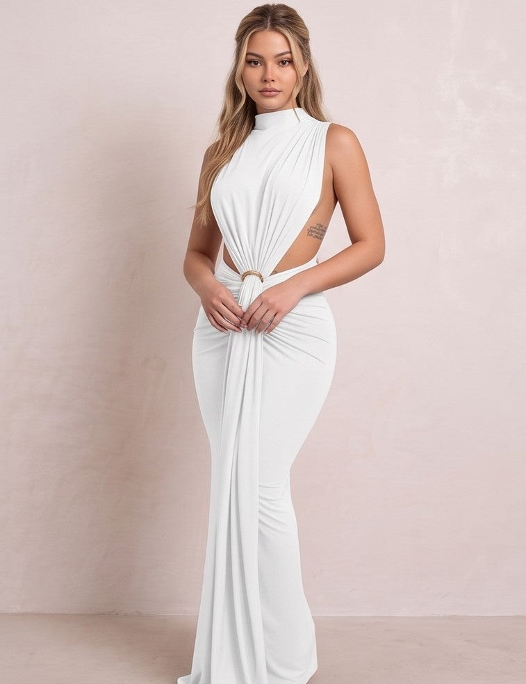 Vestido largo de fiesta ceñido para mujer, diseño sin mangas con cuello alto, abertura lateral profunda, drapeado fruncido central y espalda descubierta con caída holgada. Disponible en cinco colores lisos: negro, blanco, naranja, verde lima y fucsia.