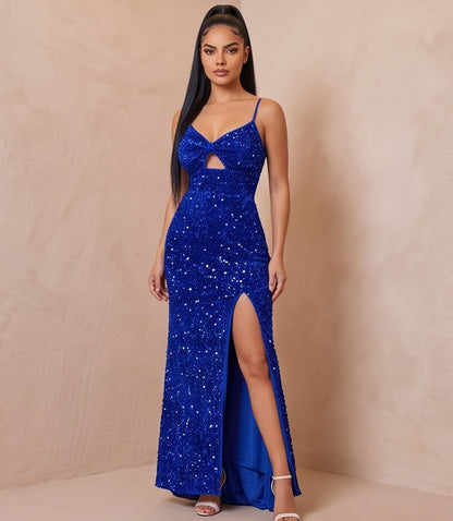 Vestido largo de fiesta ajustado con lentejuelas brillantes en colores negro, dorado champagne, azul klein y rosa empolvado, con tirantes finos, detalle cut-out en el busto y abertura lateral en la pierna.