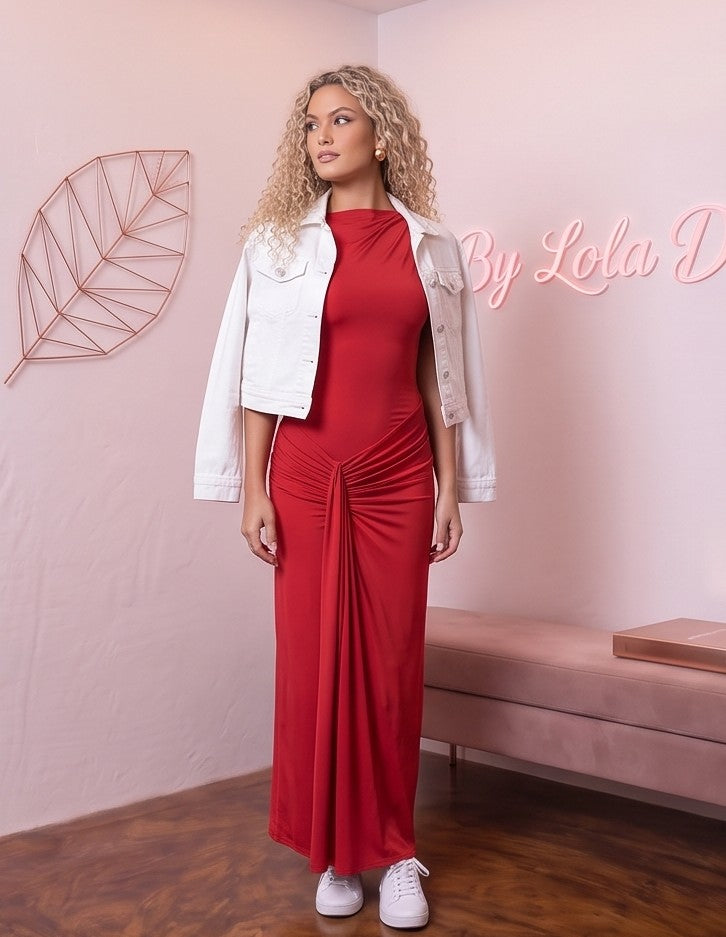Vestido largo maxi ajustado para mujer con cuello alto, diseño sin mangas, espalda descubierta, detalle de corte en la cintura fruncido con drapeado plisado frontal y caída fluida, disponible en varios colores lisos (negro, rojo, marrón, burdeos, caqui y gris).