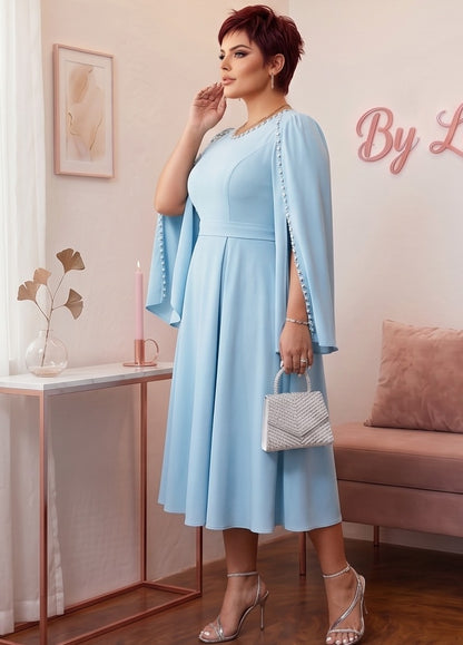 Vestido midi de fiesta y cóctel de corte evasé con cuello redondo adornado con pedrería brillante, cinturón a juego y mangas largas estilo capa con abertura lateral. Disponible en tallas grandes (L a 4XL)